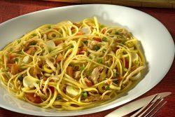 Spaghetti ao molho de frango com palmito