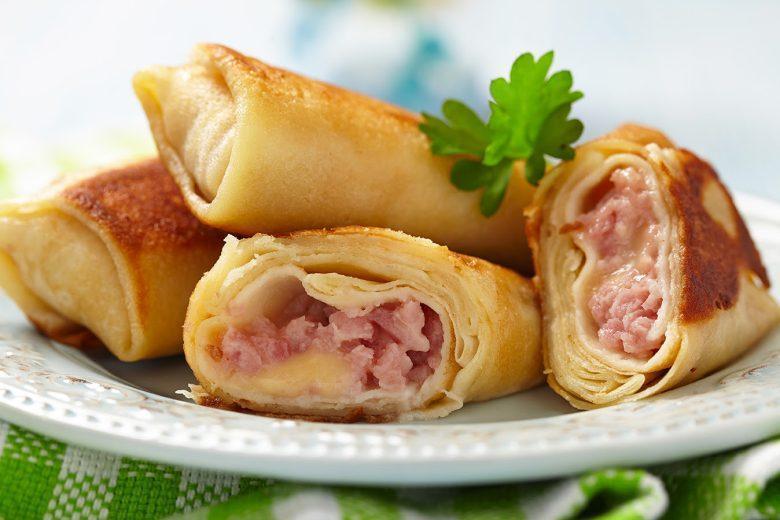 Enroladinho sabor pizza com massa de pastel