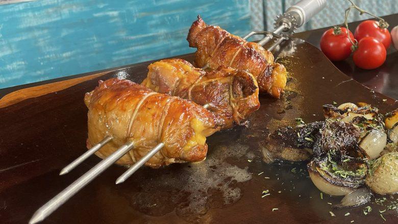 Sobrecoxa com queijo e bacon