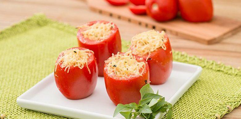 Tomate recheado com cabelo de anjo