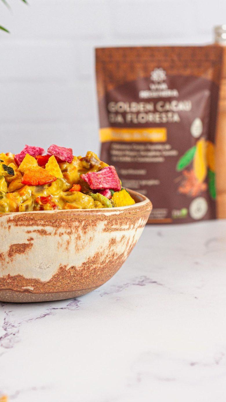 Estrogonofe vegano com vegetais e banana