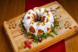Bolotone de pistache com frutas cristalizadas