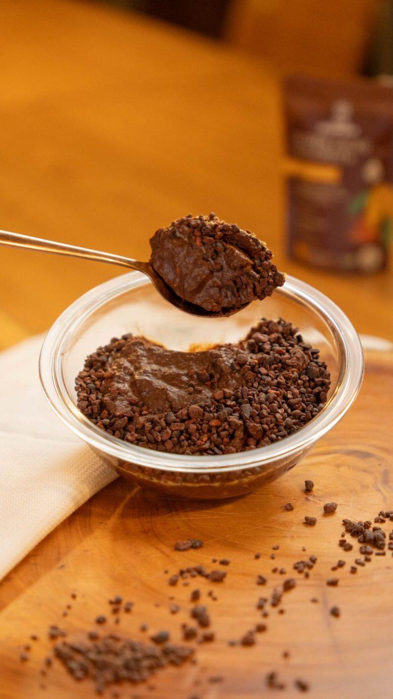 Mousse de chocolate com golden cacau da floresta