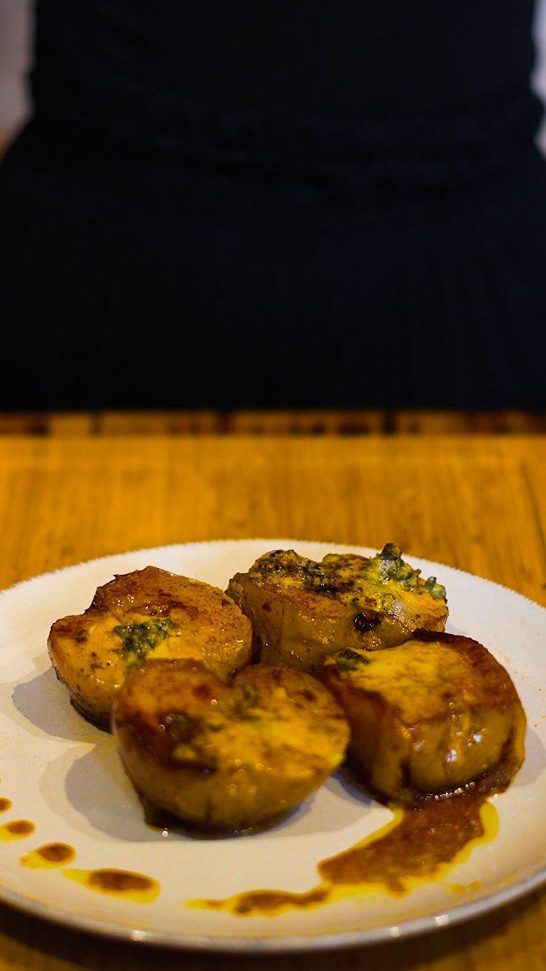 Maçã assada com mel, canela e gorgonzola