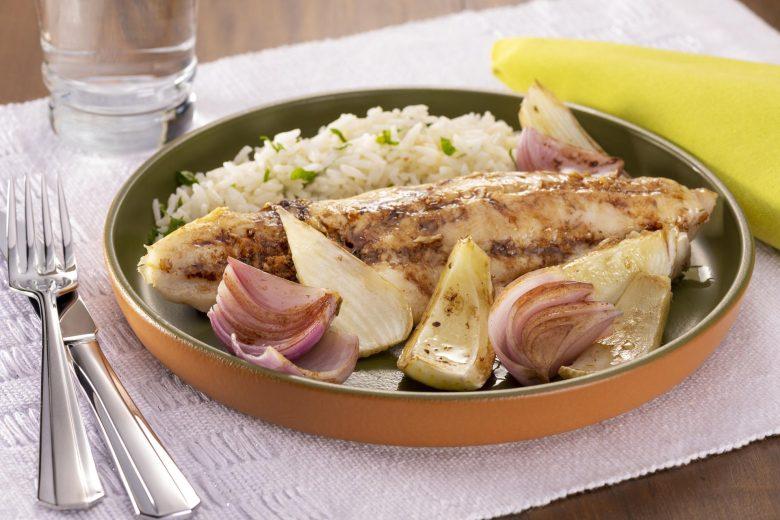 Peixe assado com erva-doce