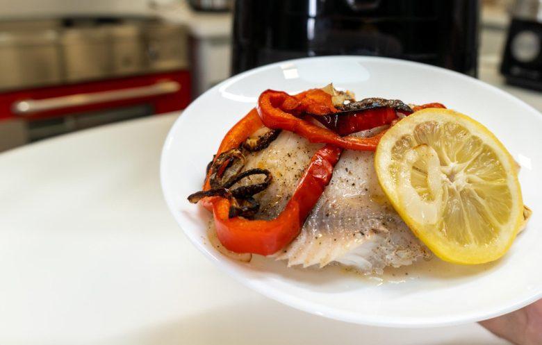 Tilápia com legumes e purê de mandioquinha na Airfryer