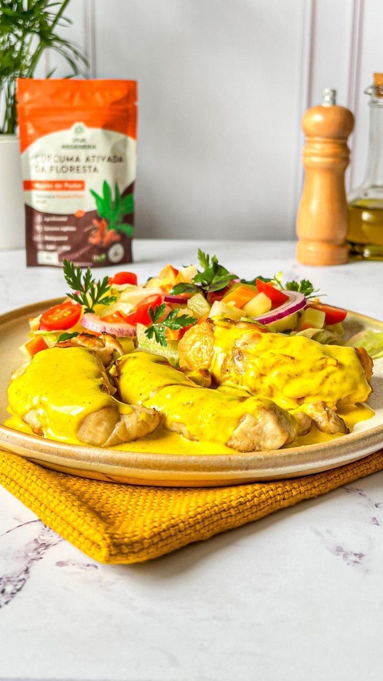 Frango ao molho de cúrcuma com pimenta