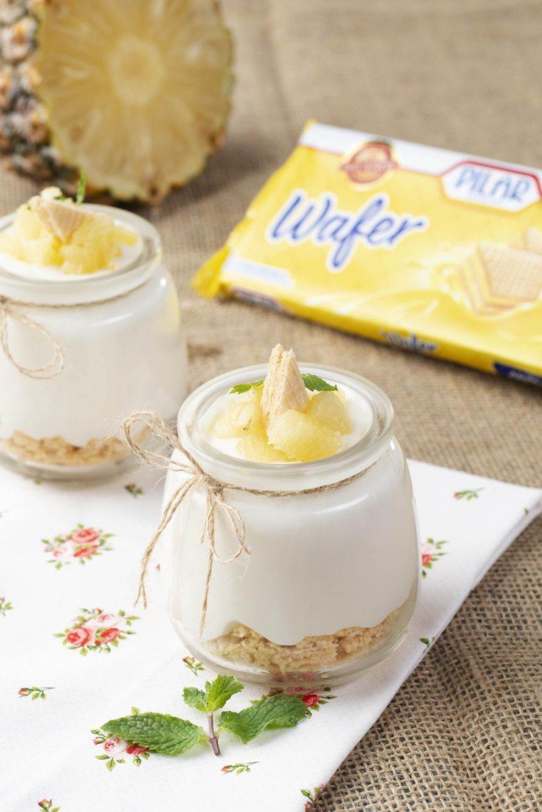Tacinha de creme de coco com wafer de abacaxi