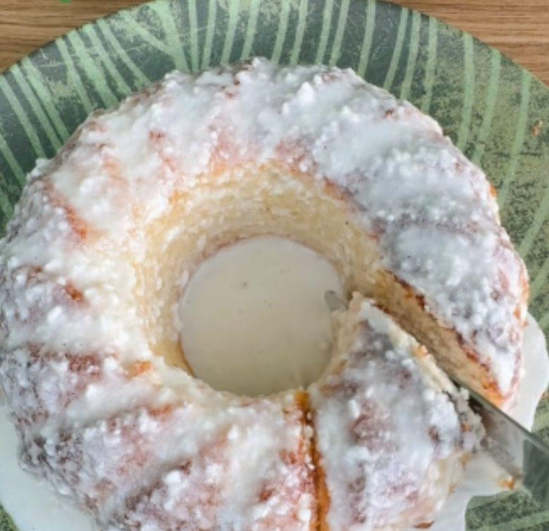 Bolo de água de coco