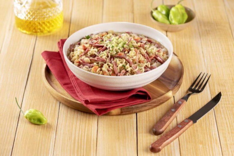Nissin Lámen com bacon e carne seca