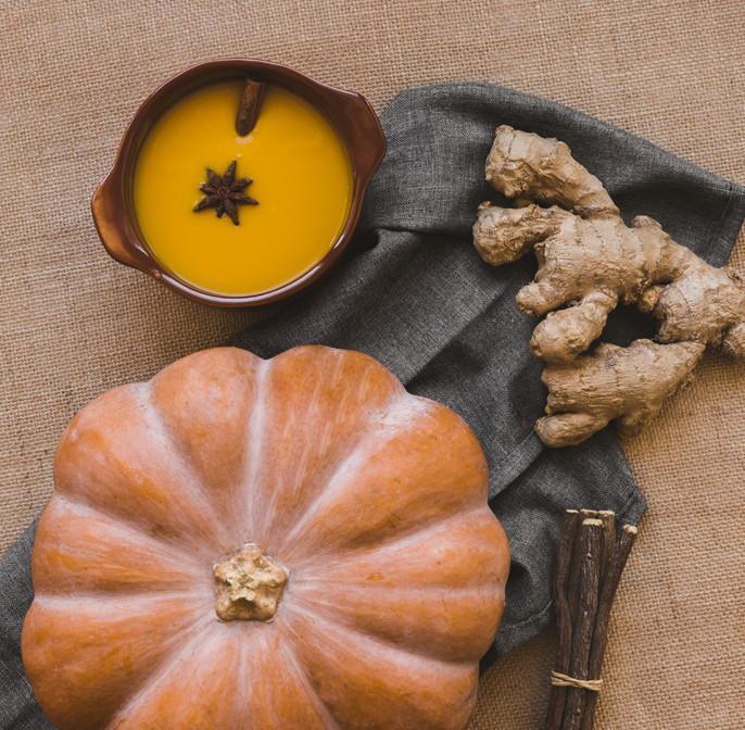 Sopa de abóbora, frango e gengibre