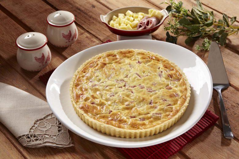 Quiche com queijo e presunto