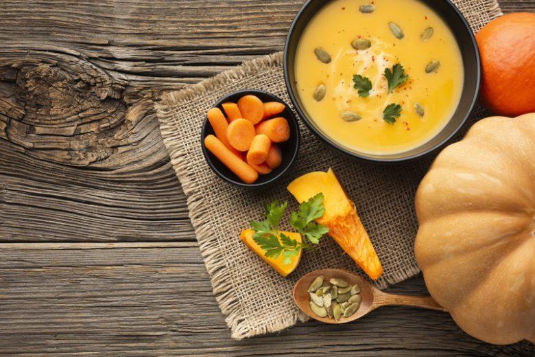Caldo de cenoura e abóbora picante