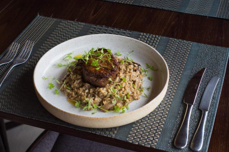 Risoto de cogumelos com mignon angus