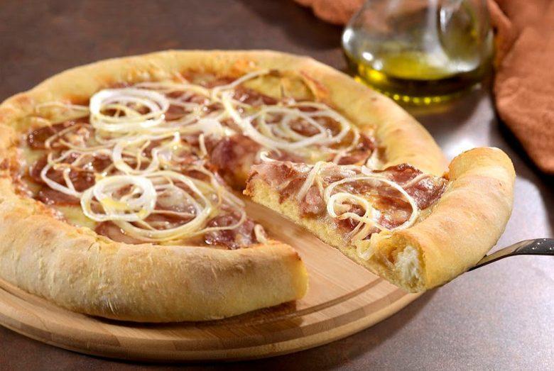 Pizza calabresa com borda recheada