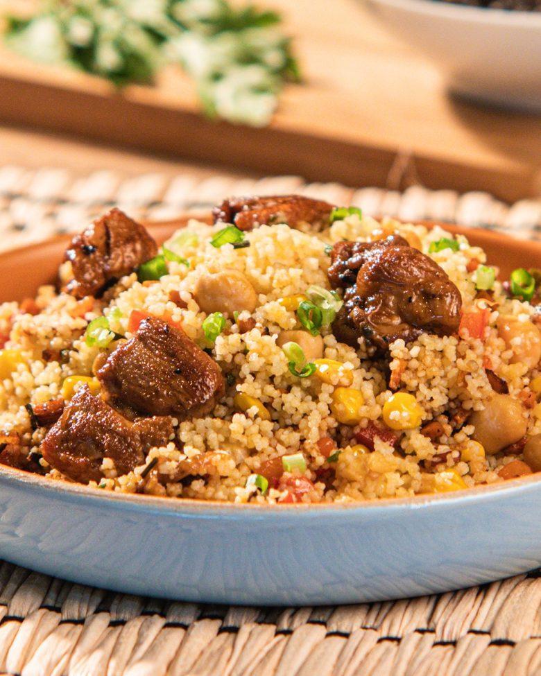 Cous cous com frango caipira