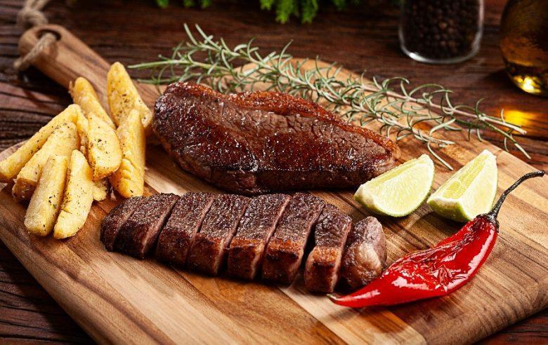 Picanha na tábua com batata rústica