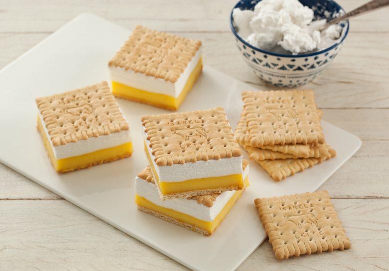 Sanduíche de limão e marshmallow com biscoito
