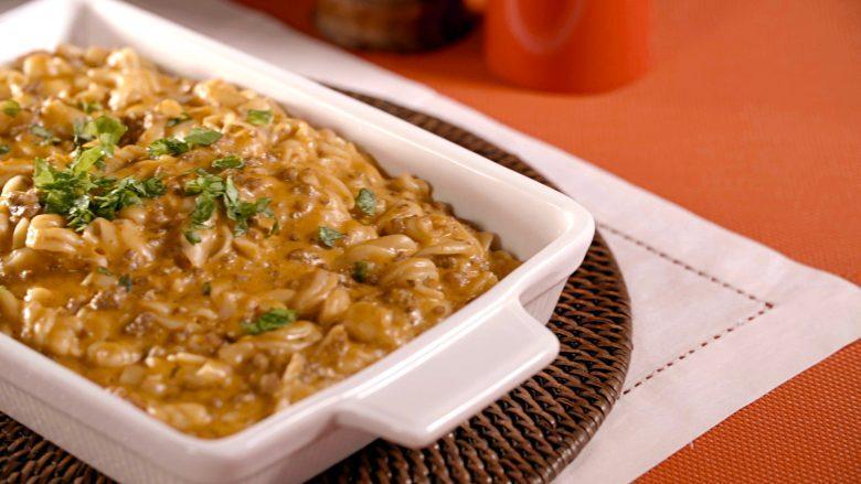 Macarrão com carne moída na pressão
