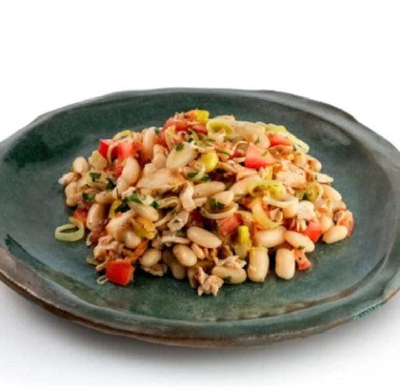 Salada de feijão com alho-poró