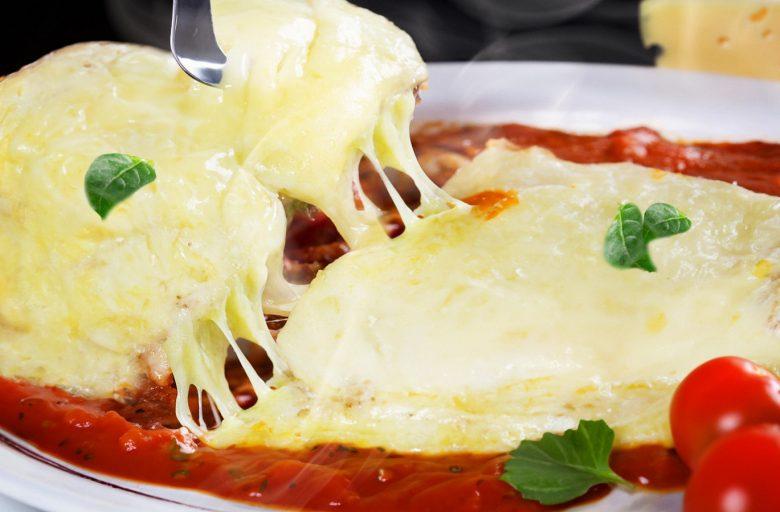 Filé à parmegiana ao sugo