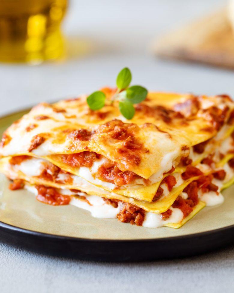 Lasanha bolonhesa com molho bechamel