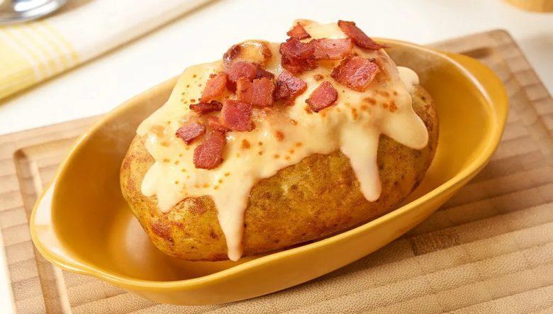 Batata recheada com frango cremoso