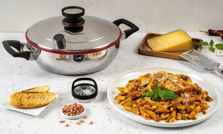 Macarrão com bacon e camarão