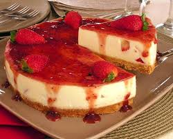 Cheesecake clássico com frutas vermelhas