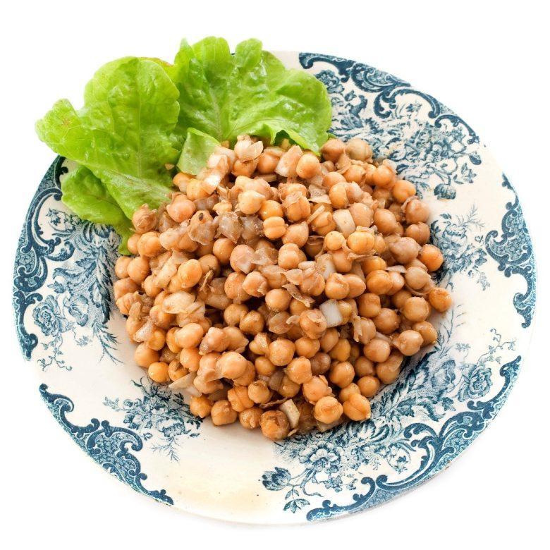 Salada de grão-de-bico e bacalhau