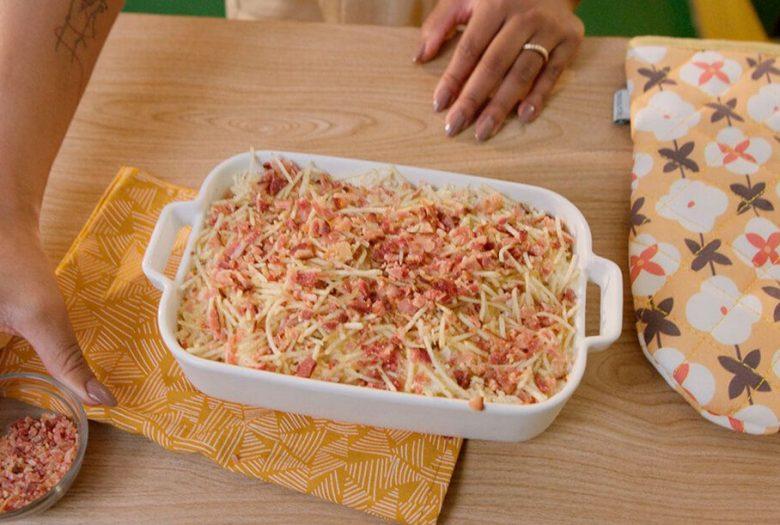 Fricassê de peru com bacon, margarina e requeijão