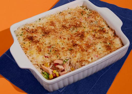 Arroz primavera de atum gratinado