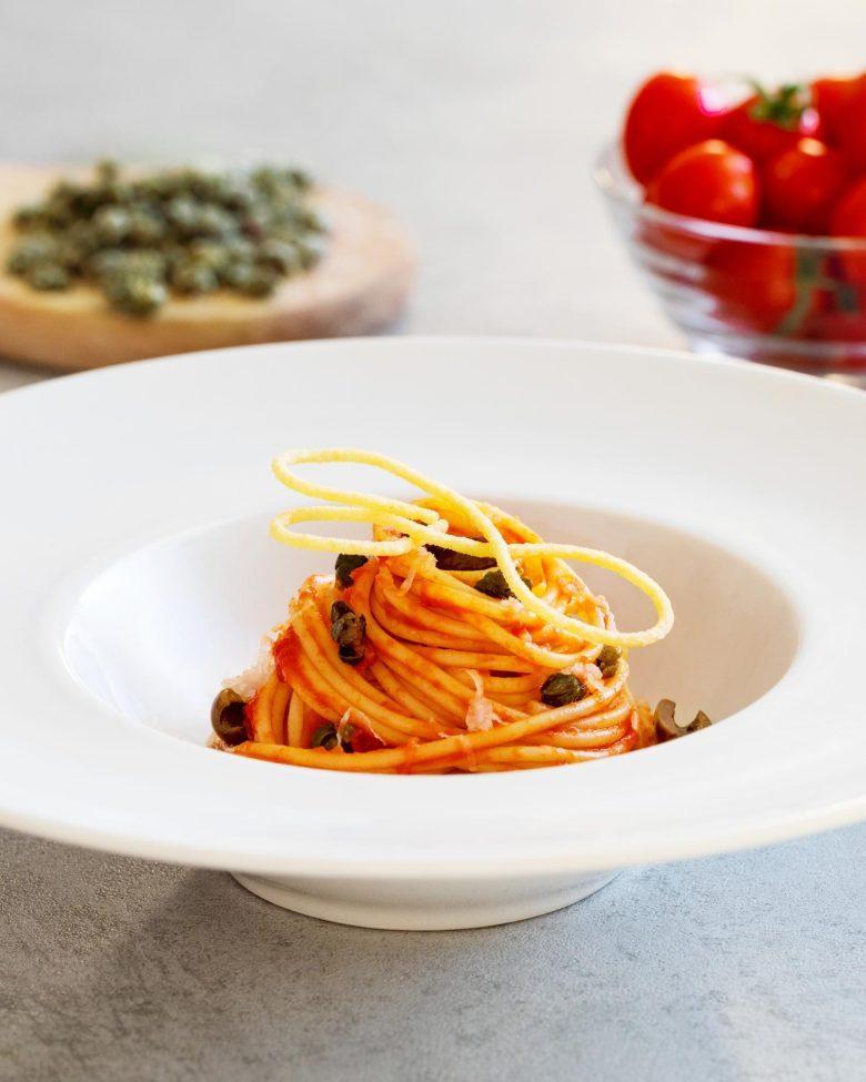 Spaghetti alla puttanesca com pasta snack