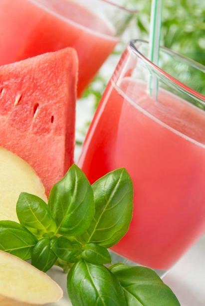 Suco energizante de melancia e gengibre