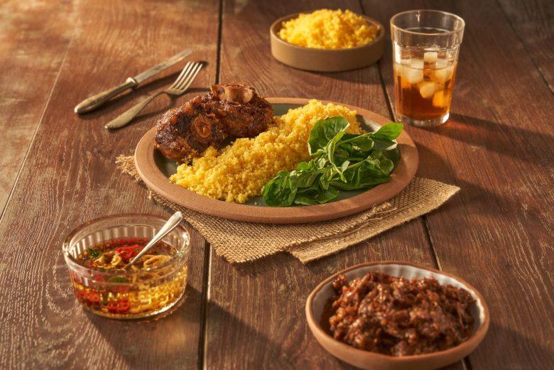 Cuscuz com rabada ao molho de agrião