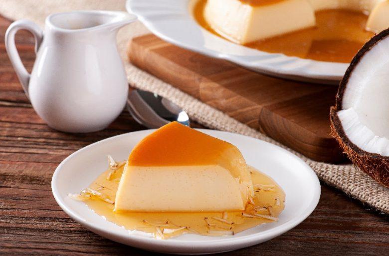 Pudom de tapioca com calda de coco