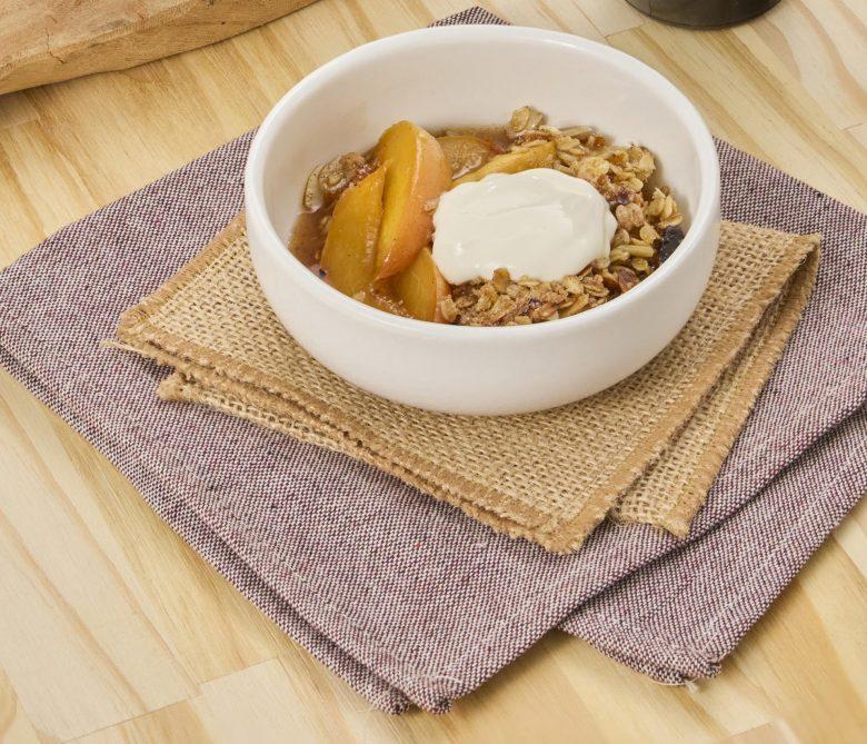 Crumble de pêssego com shoyu