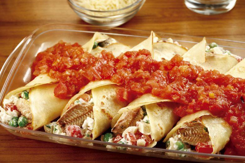 Panqueca de sardinha com molho de manjericão