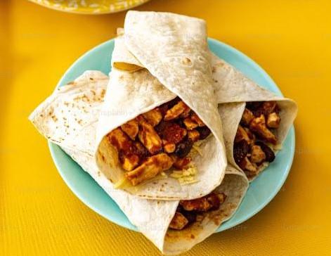 Burrito com wrap espinafre e carne de soja