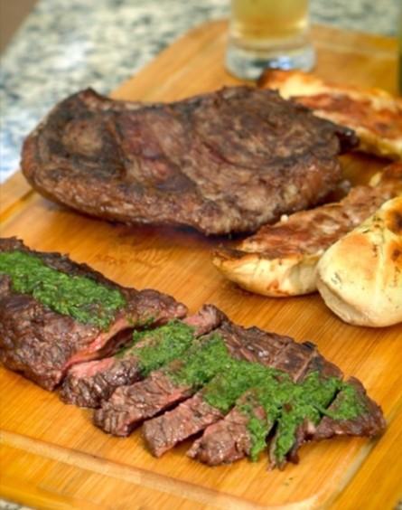 Fraldinha com molho de ervas e choripan
