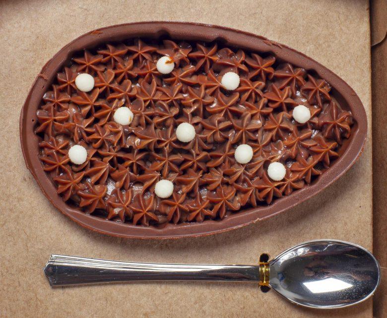 Ovo de Páscoa brigadeiro de caramelo