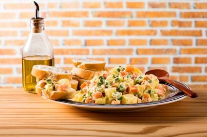 Salada de maionese com vegetais