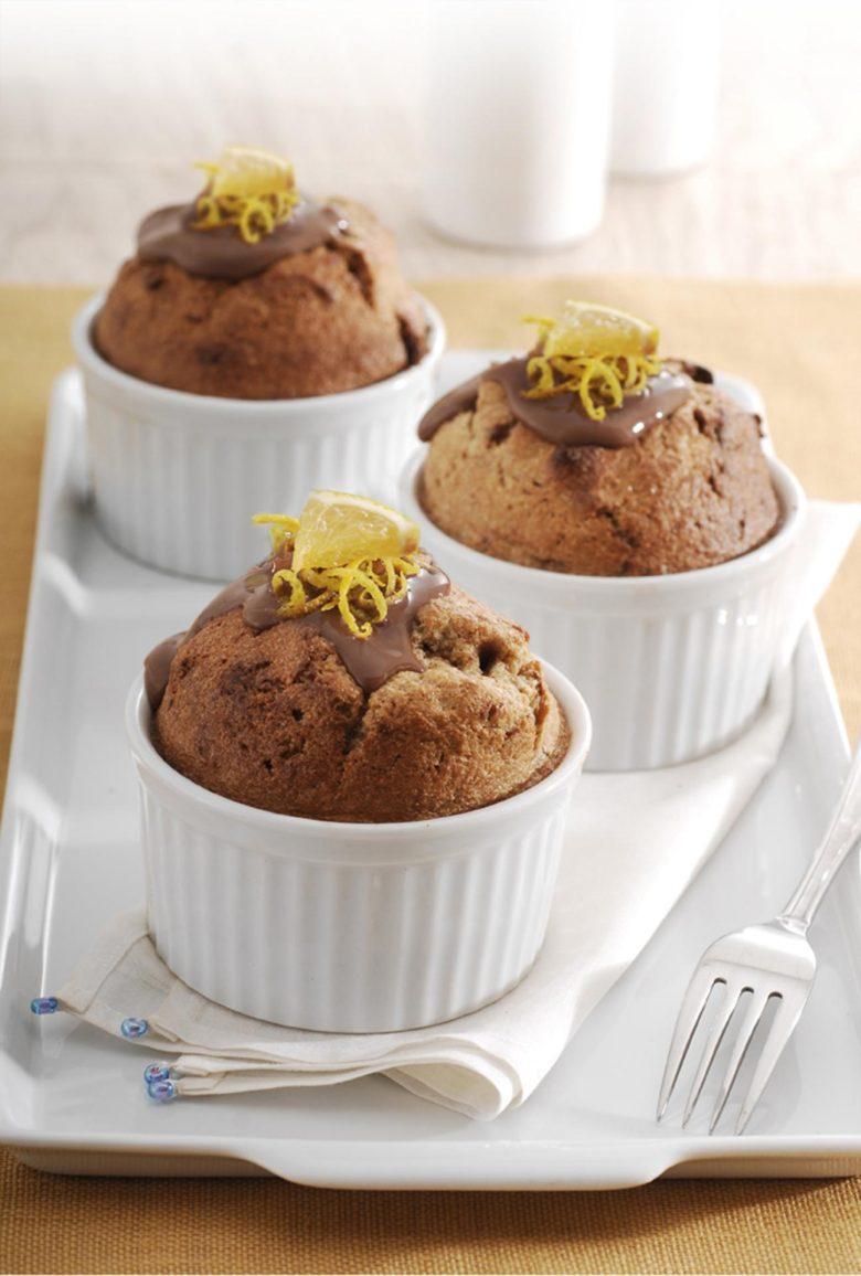 Suflê quente de laranja e chocolate