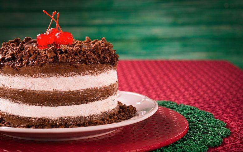 Torta floresta negra recheada de trufa