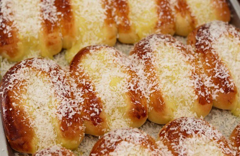 Pão doce recheado de padaria