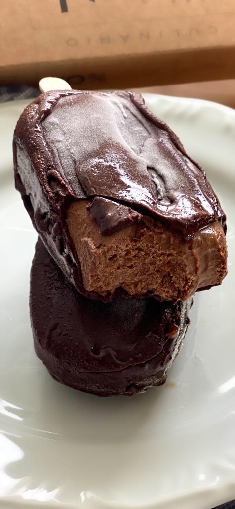 Sorvete com casquinha de chocolate