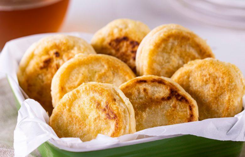 Pão de queijo recheado de frigideira