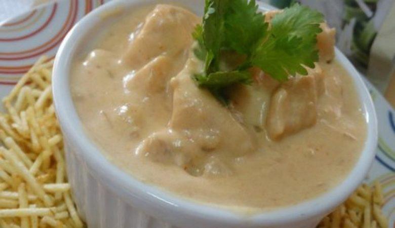 Estrogonofe de frango com molho branco