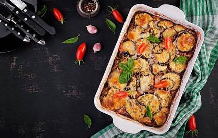 Lasanha a berinjela à bolonhesa