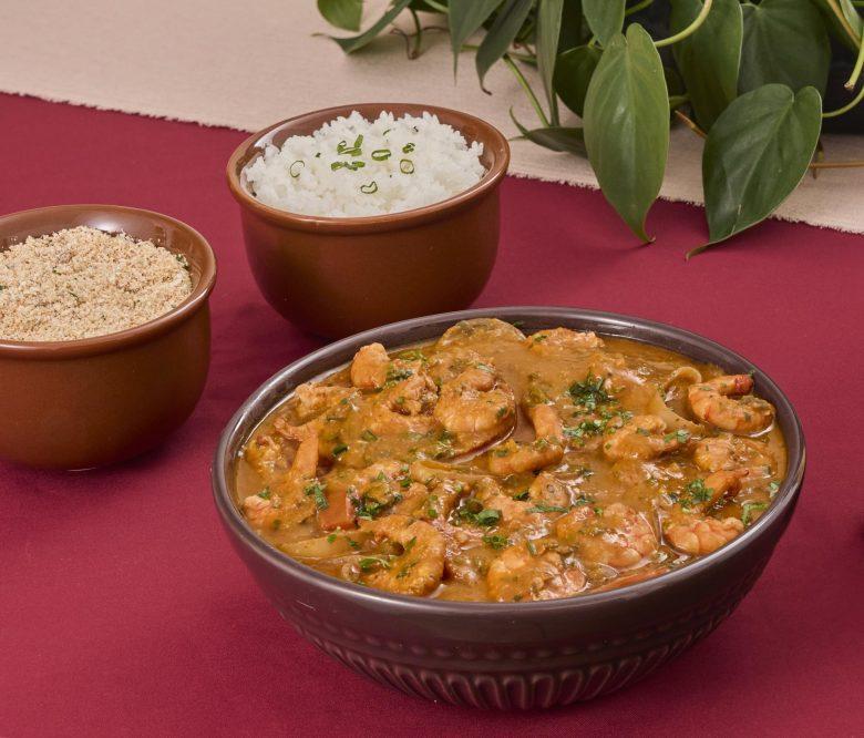 Moqueca capixaba de camarão com shoyu